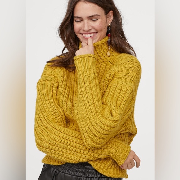 H&M sweater - Picture 1 of 3